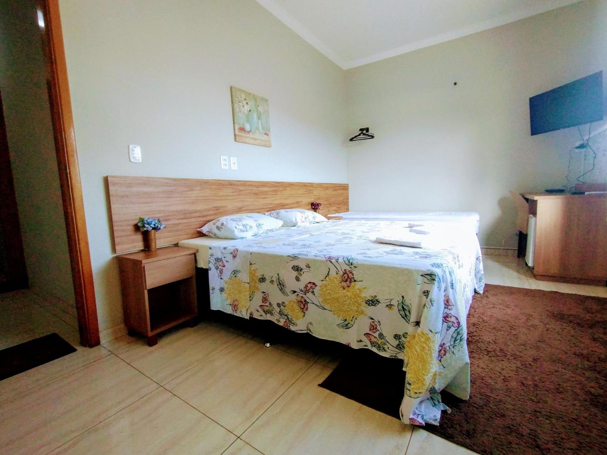 Pouso Oliveira Suites เซาโจเอา บาจิสตา ดู กลอเรีย ภายนอก รูปภาพ